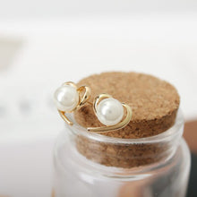 Load image into Gallery viewer, Pearly Earrings